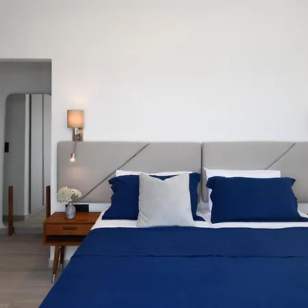 Rozites Luxury Beachfront Villa, By Hellocrete וילה העיירה רתימנו