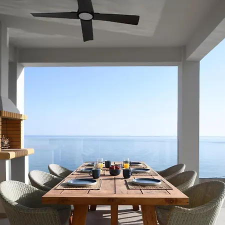 Rozites Luxury Beachfront Villa, By Hellocrete Вілла