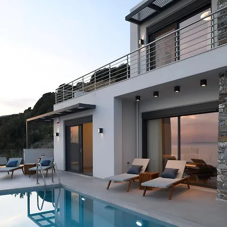 Rozites Luxury Beachfront Villa, By Hellocrete Villa Rethimno