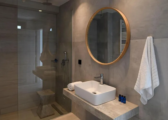 Rozites Luxury Beachfront Villa, By Hellocrete Вілла *