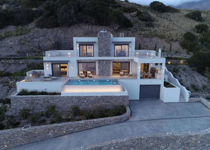 Rozites Luxury Beachfront Villa, By Hellocrete Rétino
