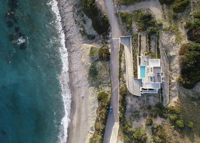 Rozites Luxury Beachfront Villa, By Hellocrete * Rétino