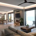 Rozites Luxury Beachfront Villa, By Hellocrete * Rétino
