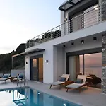 Rozites Luxury Beachfront Villa, By Hellocrete Villa Rethymno