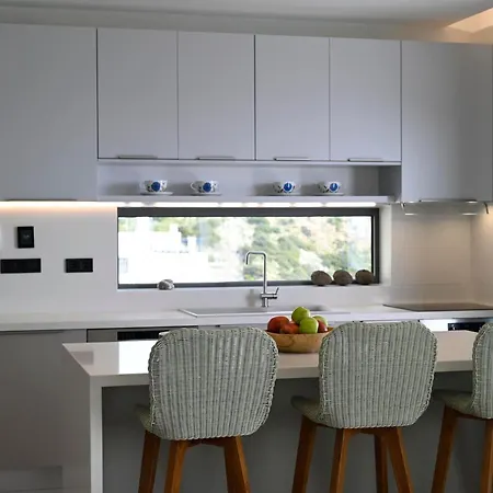Rozites Luxury Beachfront Villa, By Hellocrete Villa