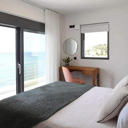Rozites Luxury Beachfront Villa, By Hellocrete Βίλα *