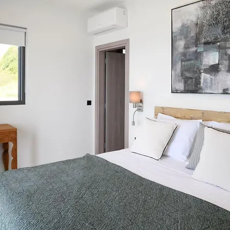 Villa Rozites Luxury Beachfront Villa, By Hellocrete Réthimno