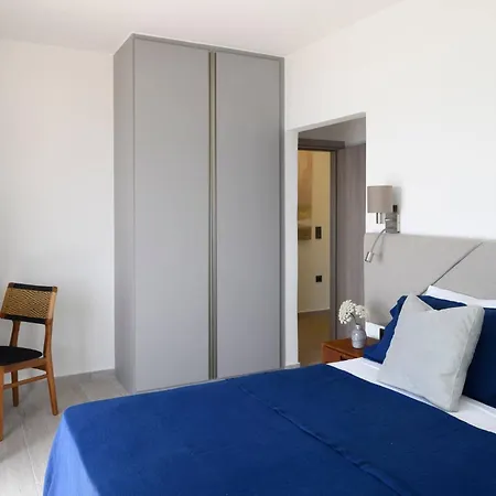 Rozites Luxury Beachfront Villa, By Hellocrete 罗希姆诺