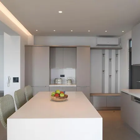 Rozites Luxury Beachfront Villa, By Hellocrete 罗希姆诺